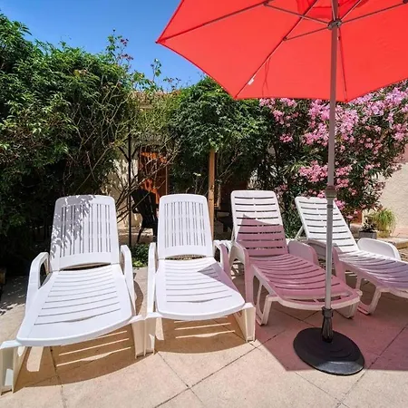 Holiday home Les Platanes